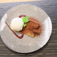 CONNESSO okazaki - 自家製ティラミスと、ミルクジェラート