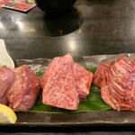 炭火焼肉 ぐら - 最初に頼むのはぐらさん名物の「三種の神器」♡