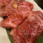 炭火焼肉 ぐら - この厚みが魅力的過ぎます(๑´ڡ`๑)