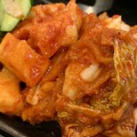 炭火焼肉 ぐら - カクテキと白菜キムチも間違いない美味しさ♪