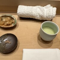 鮨 龍次郎 - 湯呑みに枝豆スープ　しっかりと和出汁が凄い