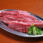 Bimi Yakiniku Hiroichi - カルビ　850円★和牛のアバラ骨の間のお肉！（大きくても食べやすいように隠し包丁が丁寧に入っています。）