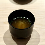鮨 西崎 - ■味噌汁
      魚のアラで取った出汁の味噌汁。
      味噌汁界の王様です(^^)