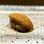 鮨 西崎 - ■紫雲丹
      この艶かしい雲丹よ！
      味も香りも素晴らしく充実しています。何より、キレイ。