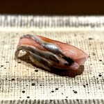 鮨 西崎 - ■にしん
      前回、店内にどよめきを起こしたニシンが、この日もまた！こんなに美味しいと思わないもん(^^)
      完全にデジャヴ（笑）。
      早春頃には、「ひめにしん」といって、もっと食感が立つものがあるそう。