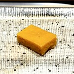 鮨 西崎 - ■玉
      まるでデザート。
      カスタードのような優しい甘さで、心地よく終演です。