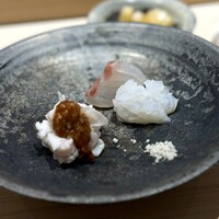 鮨 西崎 - ■太刀魚　真鯛　水蛸
                    清涼感のあるお造り。
                    太刀魚とそれに添えられた梅肉ソースが美味しい。