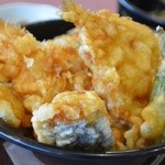 天丼やトップライト - 「旬の天丼」と平麺 1250円。