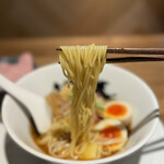 酒肴場 屯 - ツルパツ細ストレート麺の食感も抜群