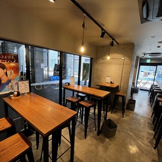 佐賀站内时尚酒吧♪工作间隙或下班后也可以轻松光临◎