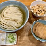 手打ちうどん 上を向いて - 