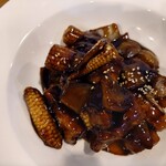 創作料理 笑場 - ヤングコーンの酢豚定食定食 1,300円(税込)。
