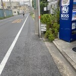 ヌードル＆スパイスカレー 今日の1番 - 平日(金) AM06:53(開店から23分後)5番目※外ベンチに4名待ち