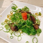 アメ村社員食堂 - 希少！マグロ頬肉九条ネギまみれ