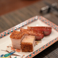 家寶 跳龍門 - "脆皮焼肉（かはつきのぶたばらやき）"＋"蜜汁叉焼（みつゞけやきぶた）"》
