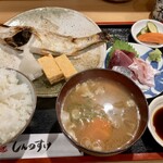 しんのすけ - あかむつ塩焼き定食
      刺身(三種盛り)付