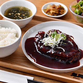 ご飯が進む巨大な酢豚！「黒酢豚ステーキ」がオススメ♪