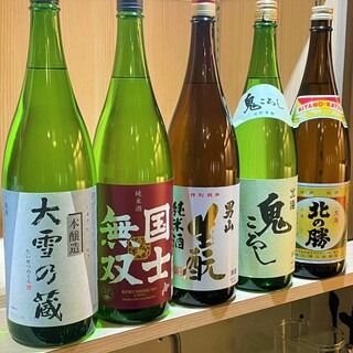 平日限定特価の単品飲み放題や、厳選地酒も豊富にご用意◎