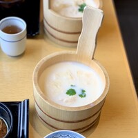 京懐石とゆば料理 松山閣 JR京都伊勢丹店 - ゆば桶付き彩り京弁当