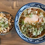 斗香庵 OJIMA - 中華蕎麦（ネギトッピング）　マヨチャーシュー丼