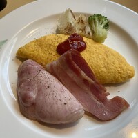 万平ホテル メインダイニングルーム - プレーンオムレツ
