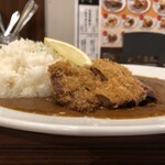 俺の牛タンカレー食ってみな。 - 俺の牛タンカツカレー（側面）