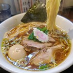 麺の風 祥気 - 鶏ガラ生姜正油麺リフト