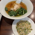 劉家荘 - らーめんセット　850円　炒飯付き