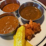 インド＆ネパールレストラン ニューマハラジャ - カレー三種と唐揚げ等