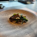 鉄板焼 瑞 - 縞鯵(しまあじ)と万願寺唐辛子の炙り 隠元豆とピスタチオのサラダ