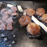 もんじゃ・お好み焼き・鉄板焼き やじろべえ - 椎茸＆砂肝塩焼き