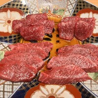 神戸焼肉 金虎 - 神戸牛(上田) コサンカク タレ
                      特産松阪牛(岡本) コサンカク タレ
                      近江牛(岡崎)ウワミスジ タレ
                      神戸牛(勢戸)ウワミスジ タレ