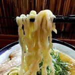 俺の中華たなか家 - 自家製太麺に味噌スープがシッカリ絡んで旨し(๑´ڡ`๑)