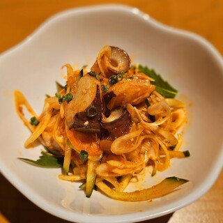 韓国のお刺身や、日替わりのお魚料理、豊富なスープなども必見！