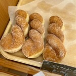 ニィーノ - ツイストドーナツ。