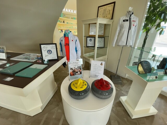 ハッカで有名な北見でミントソフトクリームを。 : 北見ハッカ通商 本社内直営ショップの写真