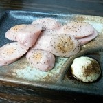 とん、とん、トン - 「まるはウインナー炒め・190円」ギョニソ炒めに塩コショウです