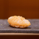 奥赤坂 鮨 淡師 - 北海道帆立の漬け、酢橘の皮