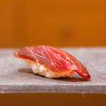 奥赤坂 鮨 淡師 - 赤身の漬け