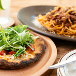 ナチュラル ストック カフェ - ディナーはアラカルトでパスタやパンピザなど