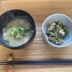キッチンすまいる - 料理写真:みそ汁と小鉢