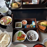 日本海 - おかずが2段になっています