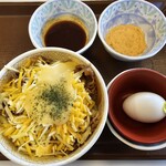 すき家 - チーズ牛丼並＋温玉＋コチュジャン＋明太マヨ　850円