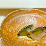 くるますし - 鮑。 この店のスペシャリテ中のスペシャリテ。 なんですが、今回は少し鮑らしい旨味に欠けました。 これまであまりなかったこと。 個体差があるのかな。