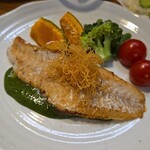 キッチン ブルー グローブ - 反対側から、大場と松の実ソースは下です