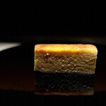 くるますし - 玉（ギョクでなくてたまって発音してね） ここのタマは、しっとりとして量感がたっぷりのタイプ。  芝海老のフレーバーもしっかり。  これのために、もう一杯もらうか（酒ね）いつも悩む。