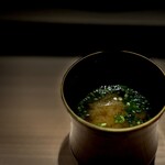 くるますし - 味噌汁。 今宵の宴もこれでおしまい。 大将やお父さんたちは、これからすぐにもう1回転。 ほんとにご苦労さまです。 あー、今日の逸品6品は凄まじかった。 忘れられないなぁ。