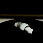 くるますし - シンコ。 この店では初めてでした。 めったにないですが、これはどうしたことか、大将らしくない完成度。 下処理が十分でないようです。