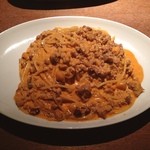 デリツィエ - 色々な豆と豚肉のトマトクリームソース スパゲッティ