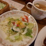 Uddo Bakku - サラダと、味噌スープ付